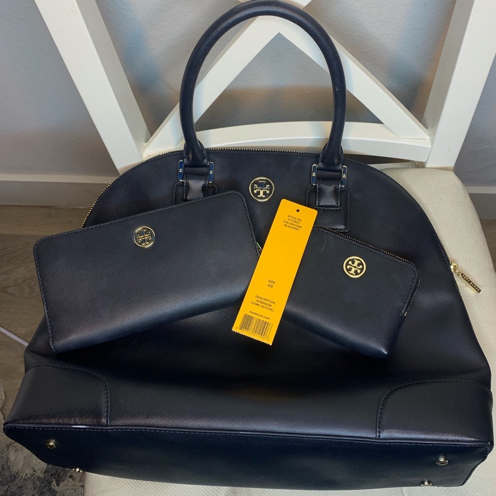Tory Burch Large Robinson Dome Satchel in Black